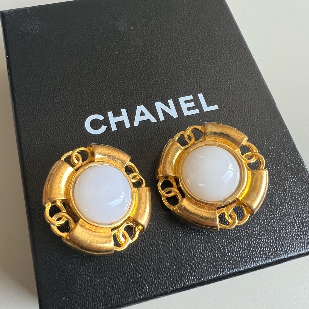 Chanel Vintage Faux Pearl CC Logo Clip On Earrings